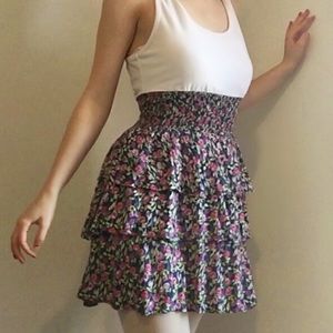 Beautiful ruffle dress 💖size small (juniors)